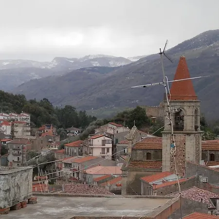 Al Fakhar לינה וארוחת בוקר *